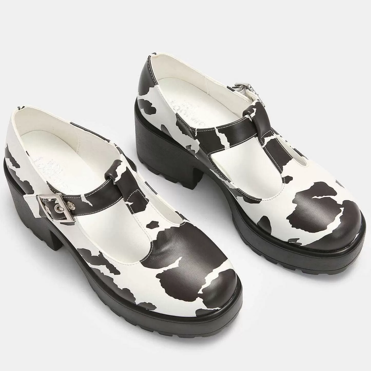 KOI footwear Gedrukte Mary Janes-Mary Jane Schoenen Met Sai Koeienprint 'Nettie Edition'